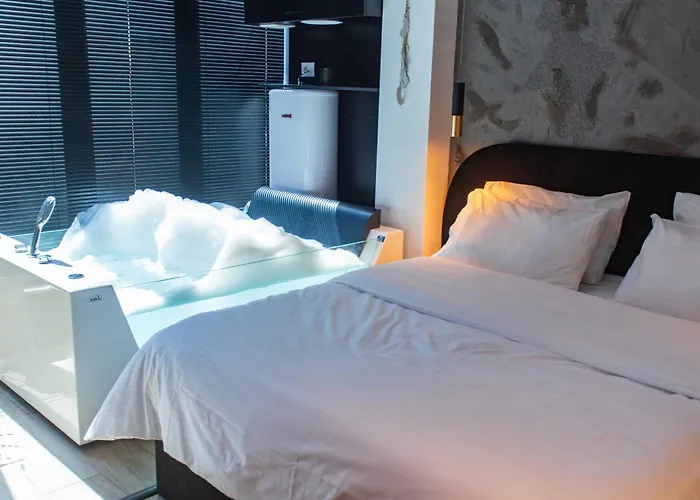 Modern By The Bubbles Hotel