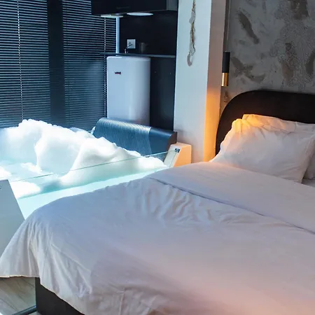 Modern By The Bubbles Hotel