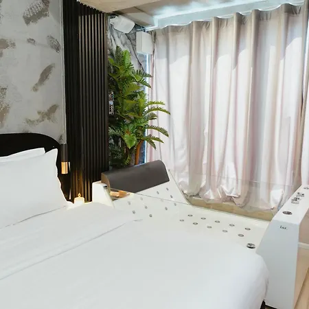 Modern By The Bubbles * Τίρανα